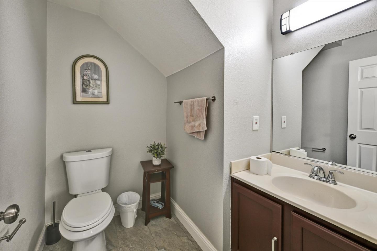 Detail Gallery Image 17 of 32 For 150 Farrell Ave, Gilroy,  CA 95020 - 3 Beds | 2/1 Baths