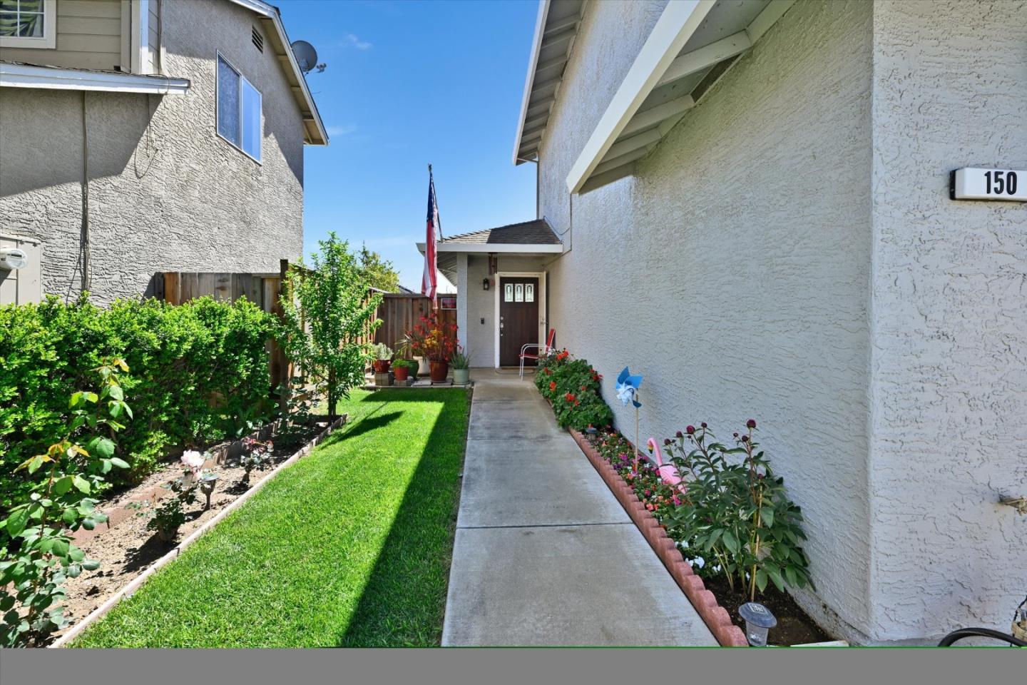 Detail Gallery Image 5 of 32 For 150 Farrell Ave, Gilroy,  CA 95020 - 3 Beds | 2/1 Baths