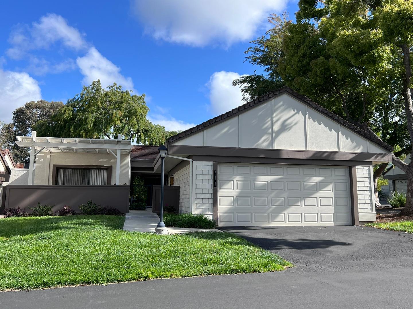 Detail Gallery Image 1 of 20 For 6107 Montgomery Ct, San Jose,  CA 95135 - 2 Beds | 2 Baths