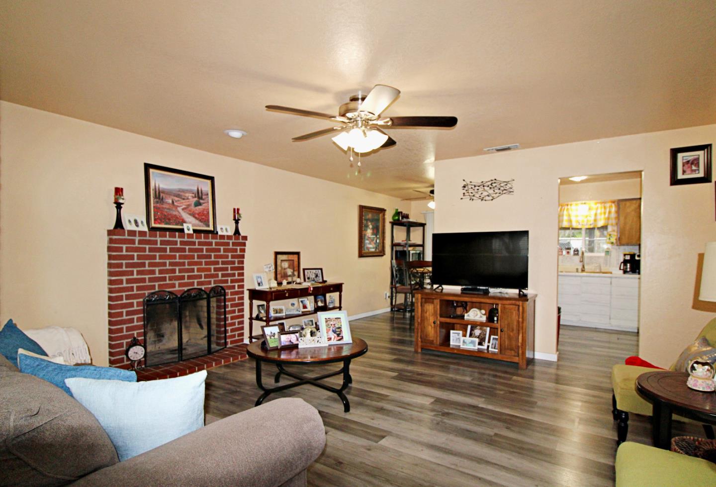 Detail Gallery Image 11 of 50 For 2401 Pyrenees Ave, Stockton,  CA 95210 - 3 Beds | 2 Baths