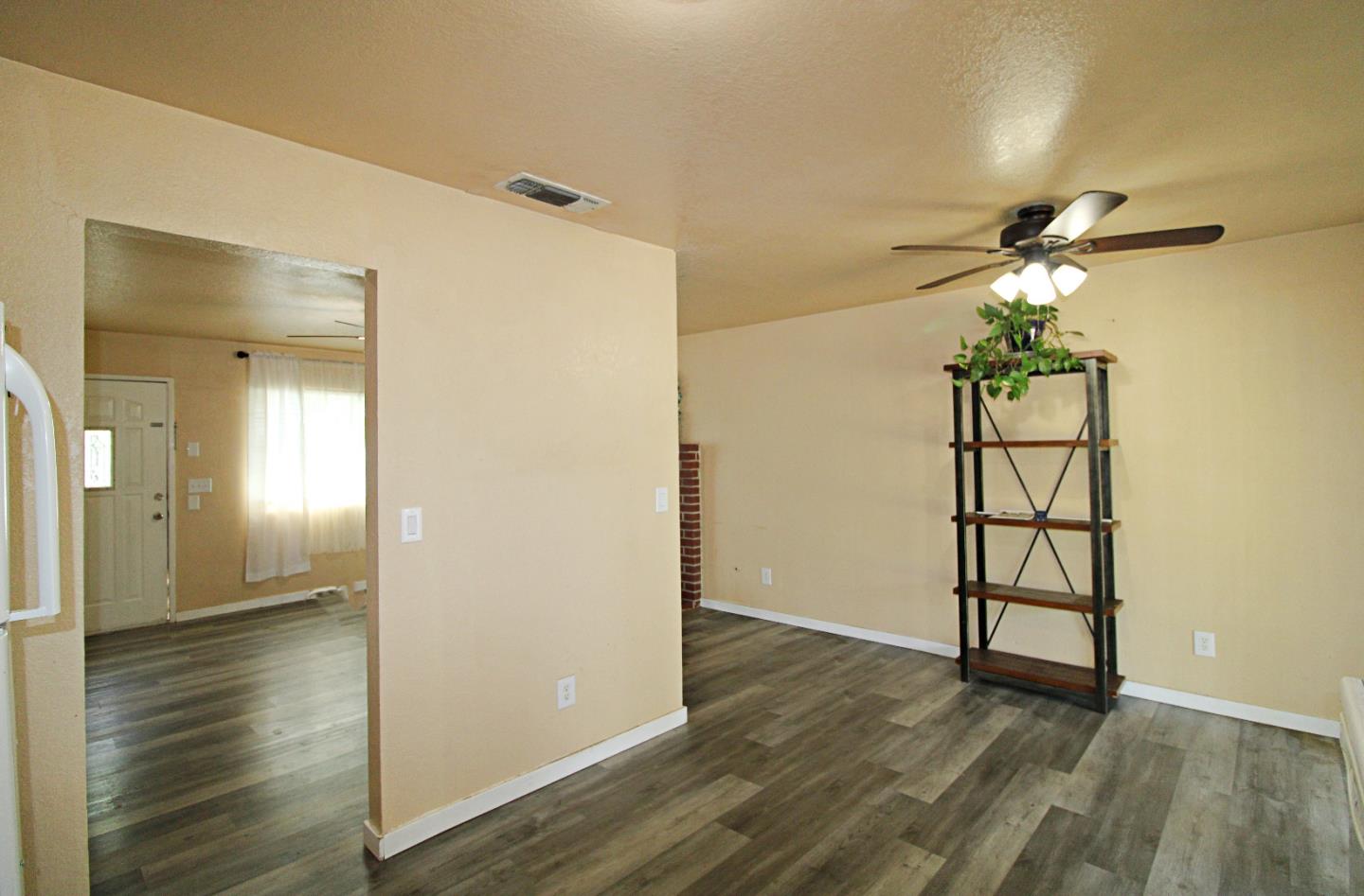 Detail Gallery Image 13 of 50 For 2401 Pyrenees Ave, Stockton,  CA 95210 - 3 Beds | 2 Baths