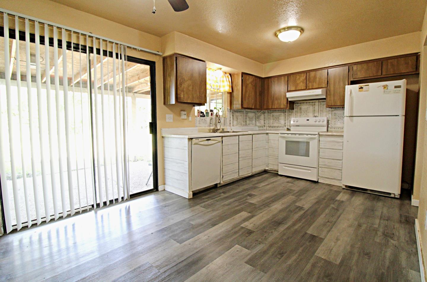 Detail Gallery Image 15 of 50 For 2401 Pyrenees Ave, Stockton,  CA 95210 - 3 Beds | 2 Baths