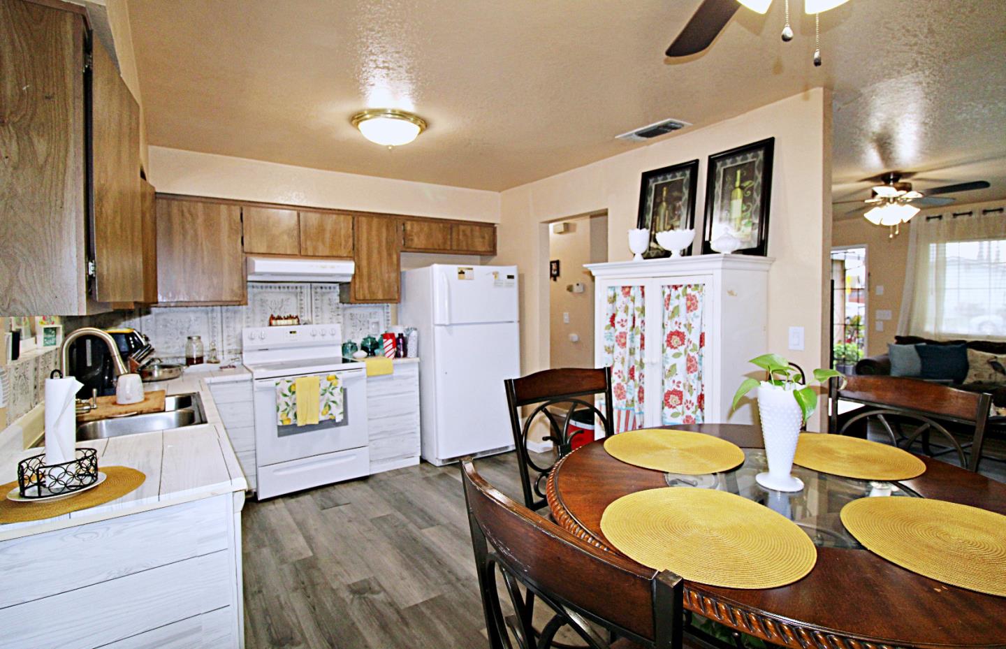 Detail Gallery Image 17 of 50 For 2401 Pyrenees Ave, Stockton,  CA 95210 - 3 Beds | 2 Baths
