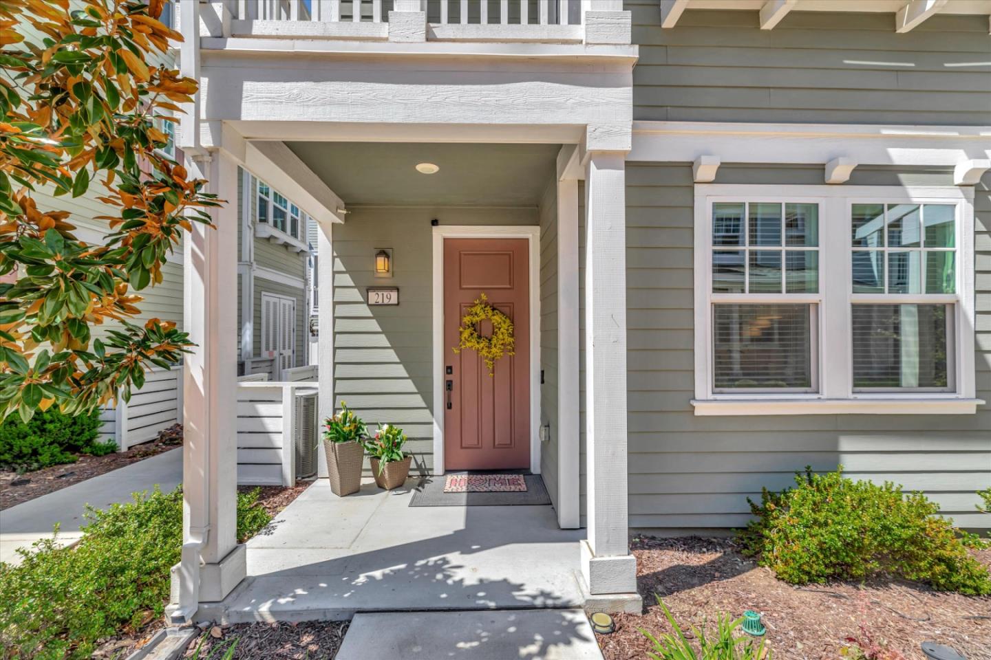 Photo of 219 Orbit Wy in Mountain View, CA