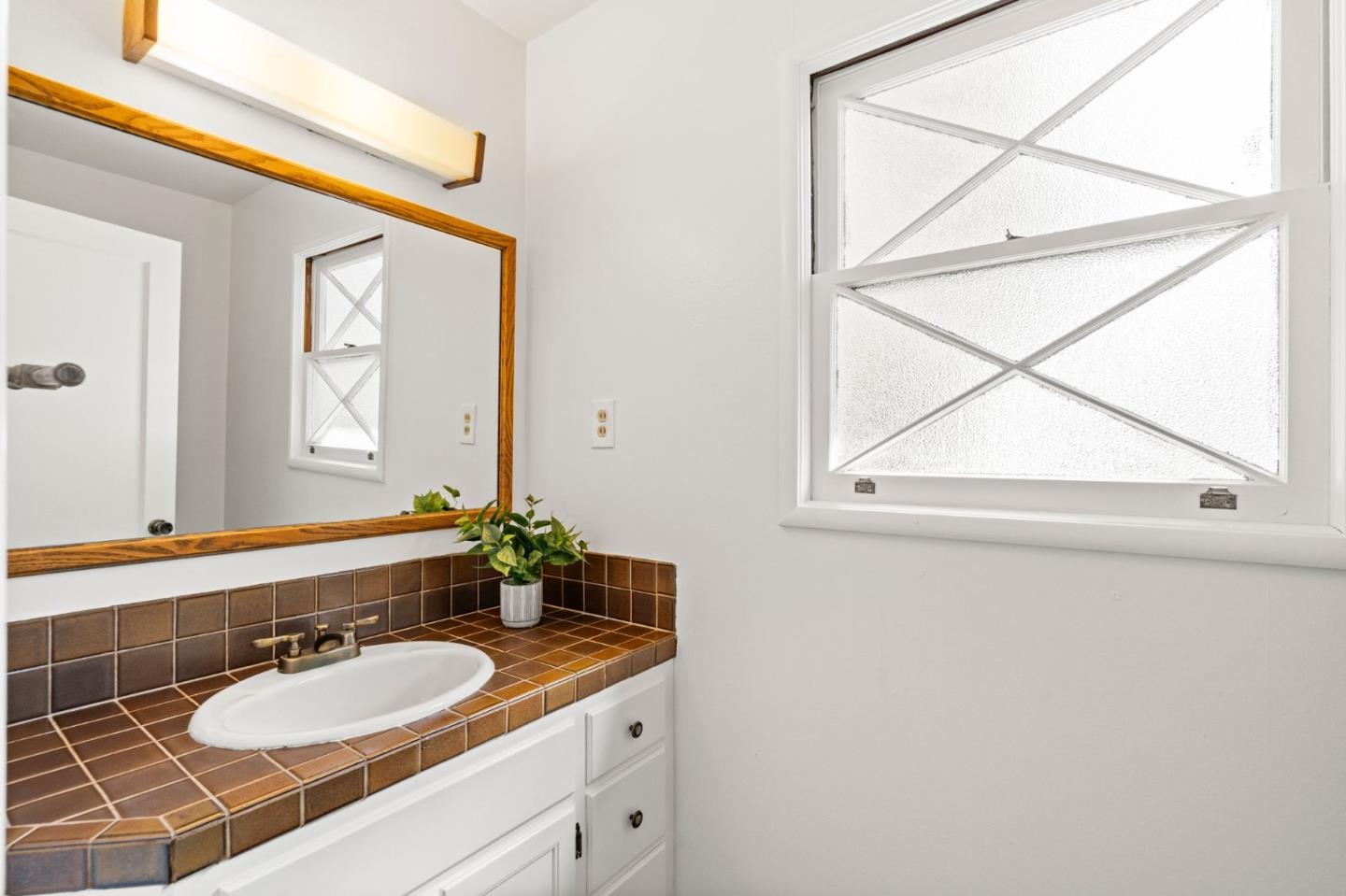 Detail Gallery Image 13 of 49 For 771 Ventura Ave, San Mateo,  CA 94403 - 5 Beds | 2/1 Baths