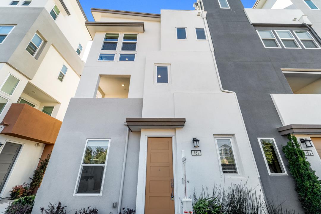 Detail Gallery Image 1 of 33 For 2911 Noyce Pl #181,  Santa Clara,  CA 95051 - 3 Beds | 3/1 Baths