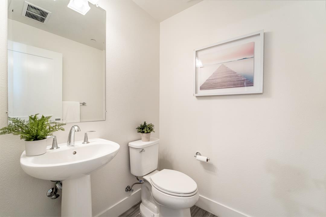 Detail Gallery Image 5 of 33 For 2911 Noyce Pl #181,  Santa Clara,  CA 95051 - 3 Beds | 3/1 Baths