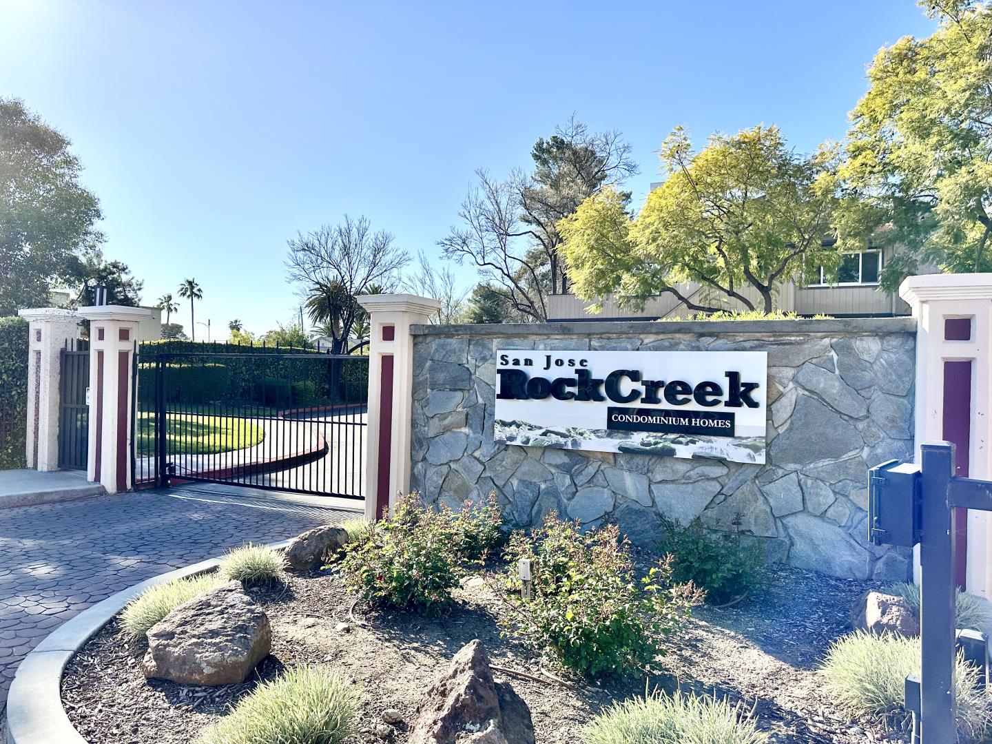 Detail Gallery Image 2 of 45 For 127 Silcreek Dr, San Jose,  CA 95116 - 3 Beds | 2 Baths
