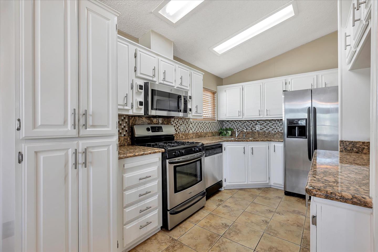 Detail Gallery Image 14 of 42 For 600 E Weddell Dr #117,  Sunnyvale,  CA 94089 - 3 Beds | 2 Baths