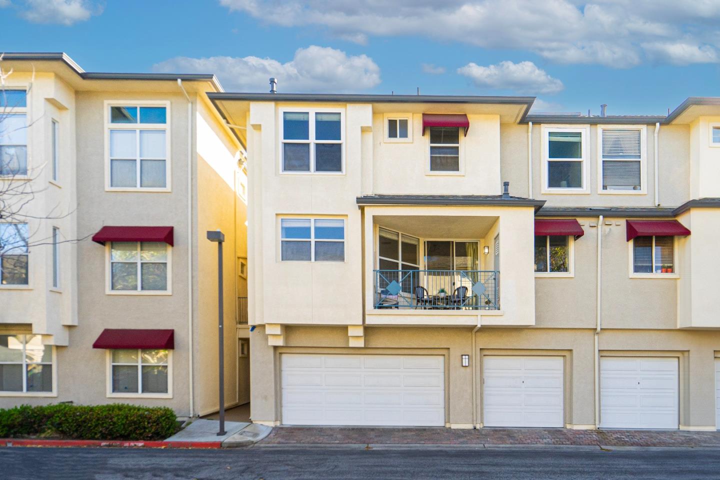 Browse Active REDWOOD SHORES Condos For Sale