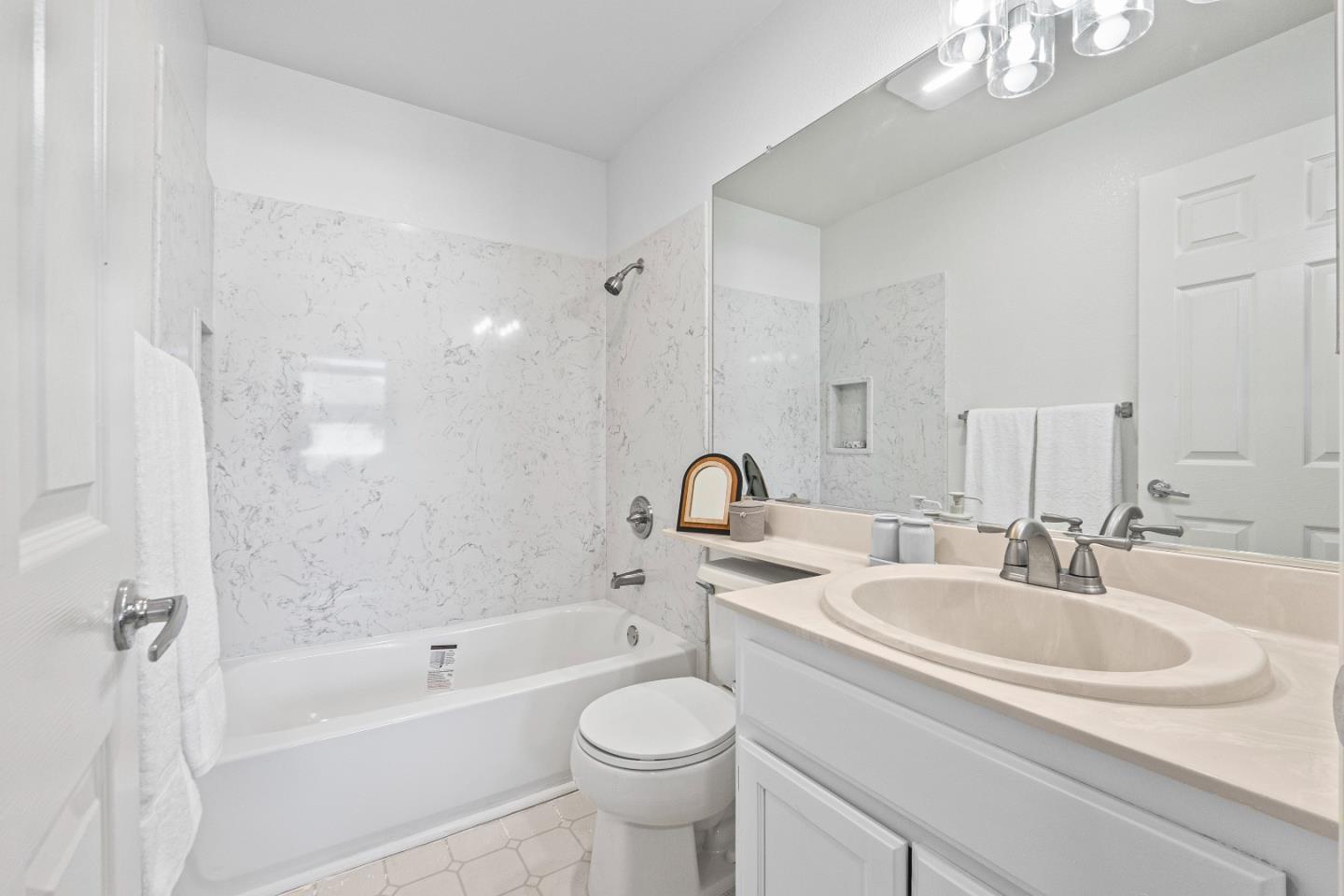Detail Gallery Image 24 of 45 For 701 Baltic Cir #711,  Redwood City,  CA 94065 - 2 Beds | 2/1 Baths