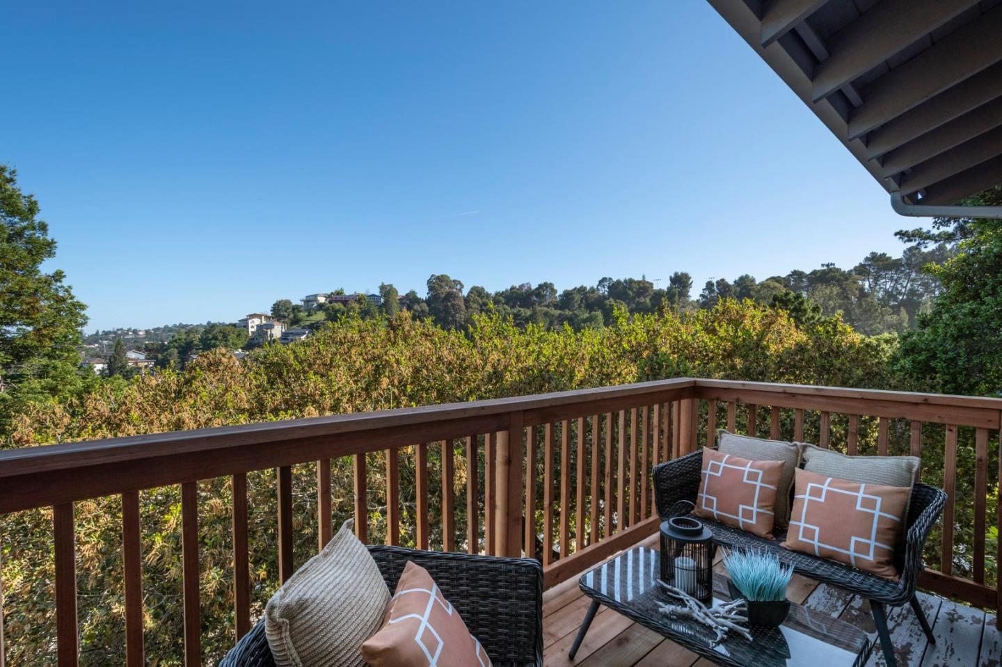 Detail Gallery Image 8 of 39 For 27 Winding Way, San Carlos,  CA 94070 - 3 Beds | 2 Baths