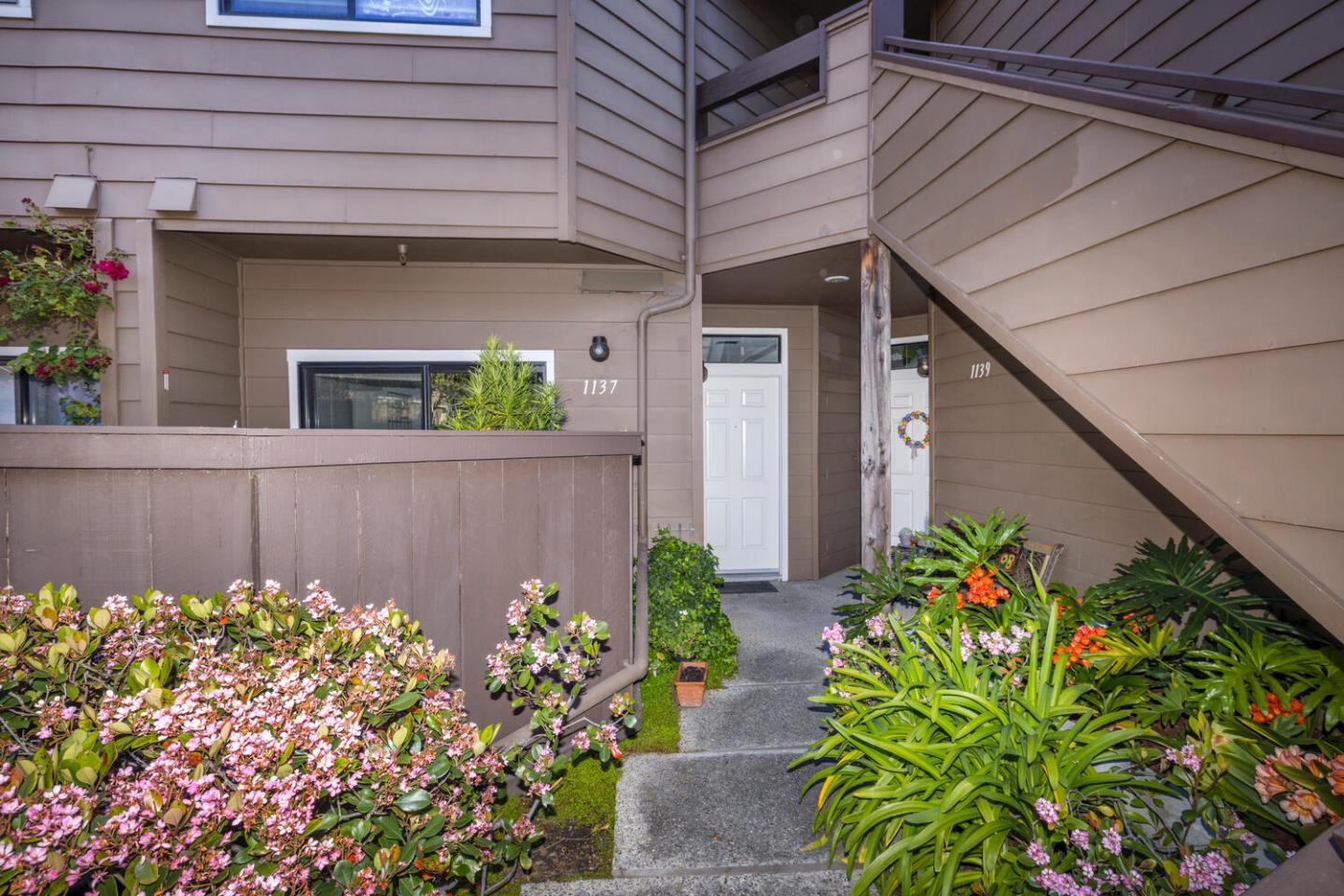 Detail Gallery Image 1 of 22 For 1137 Shoreline Dr, San Mateo,  CA 94404 - 2 Beds | 2/1 Baths