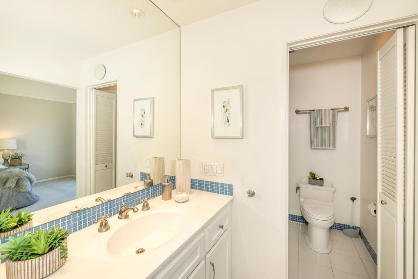 Detail Gallery Image 11 of 22 For 1137 Shoreline Dr, San Mateo,  CA 94404 - 2 Beds | 2/1 Baths
