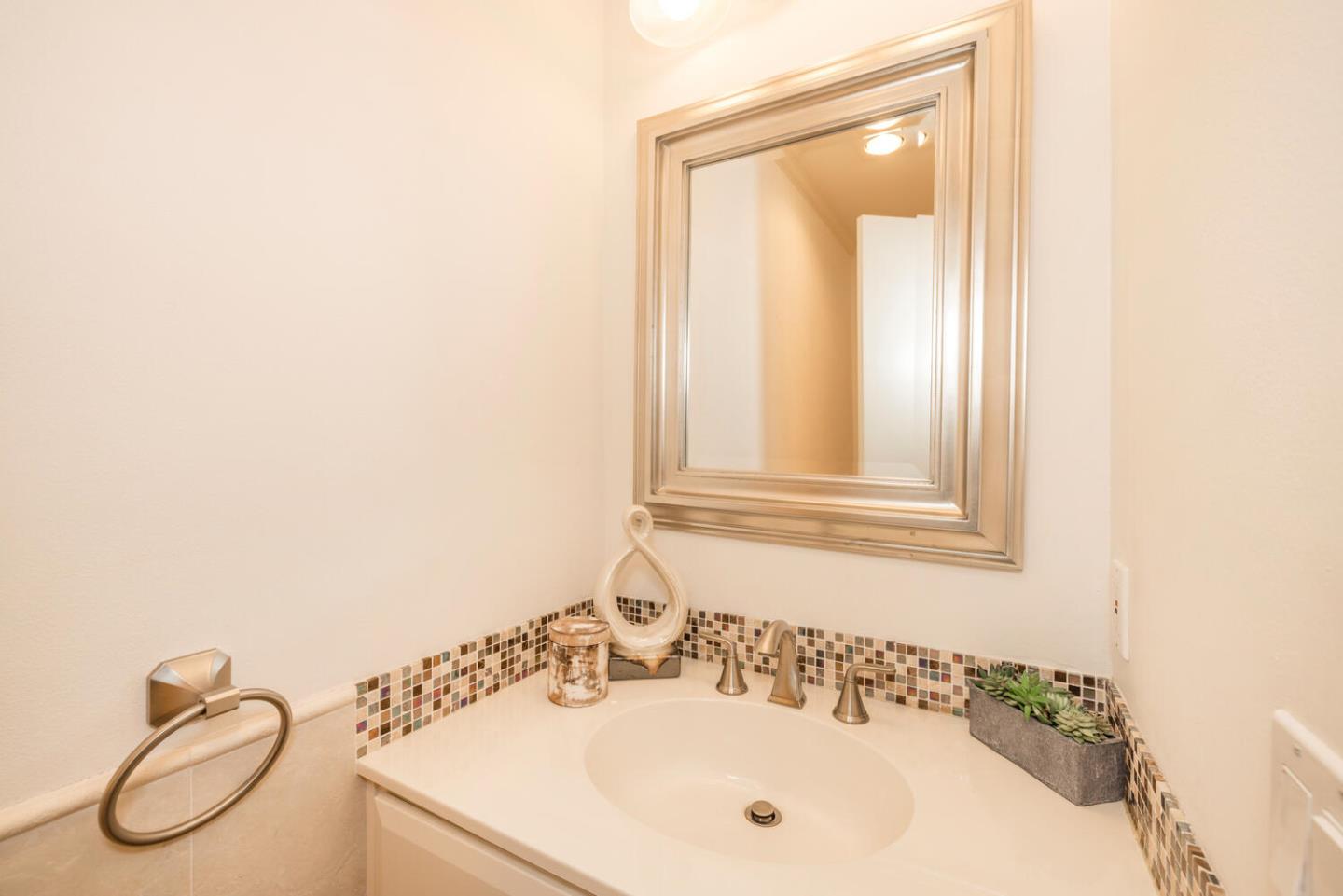 Detail Gallery Image 12 of 22 For 1137 Shoreline Dr, San Mateo,  CA 94404 - 2 Beds | 2/1 Baths