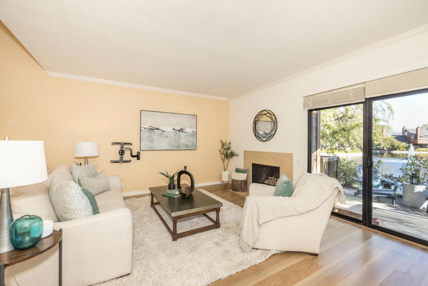 Detail Gallery Image 2 of 22 For 1137 Shoreline Dr, San Mateo,  CA 94404 - 2 Beds | 2/1 Baths