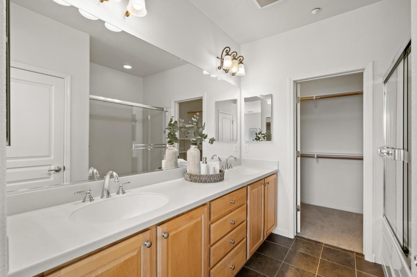 Detail Gallery Image 24 of 57 For 180 Isis Ct, Mountain View,  CA 94043 - 2 Beds | 2/1 Baths