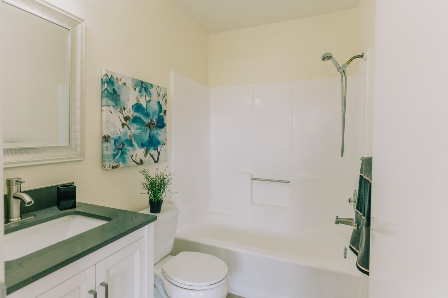 Detail Gallery Image 20 of 21 For 432 Sherwood Ct, Watsonville,  CA 95076 - 2 Beds | 2/1 Baths