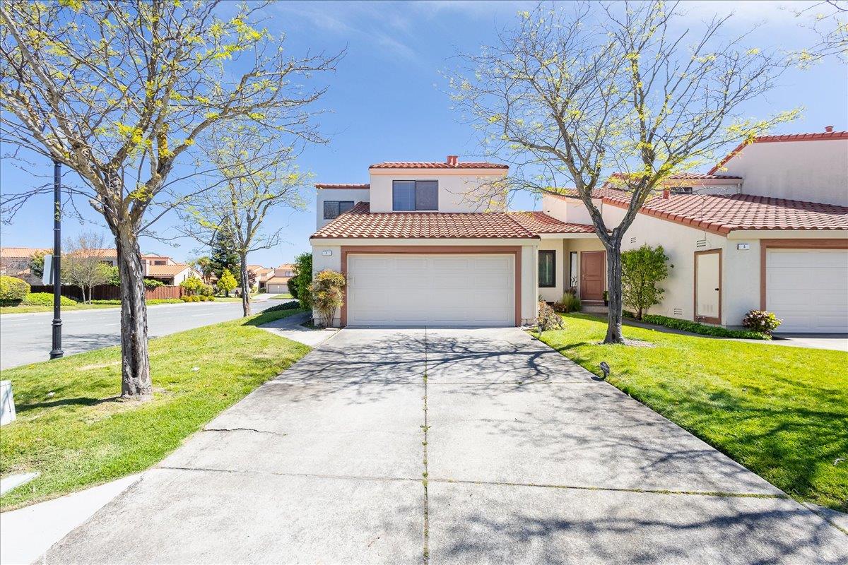 Detail Gallery Image 1 of 24 For 1 Aquamarine Ct, Hercules,  CA 94547 - 2 Beds | 1/1 Baths