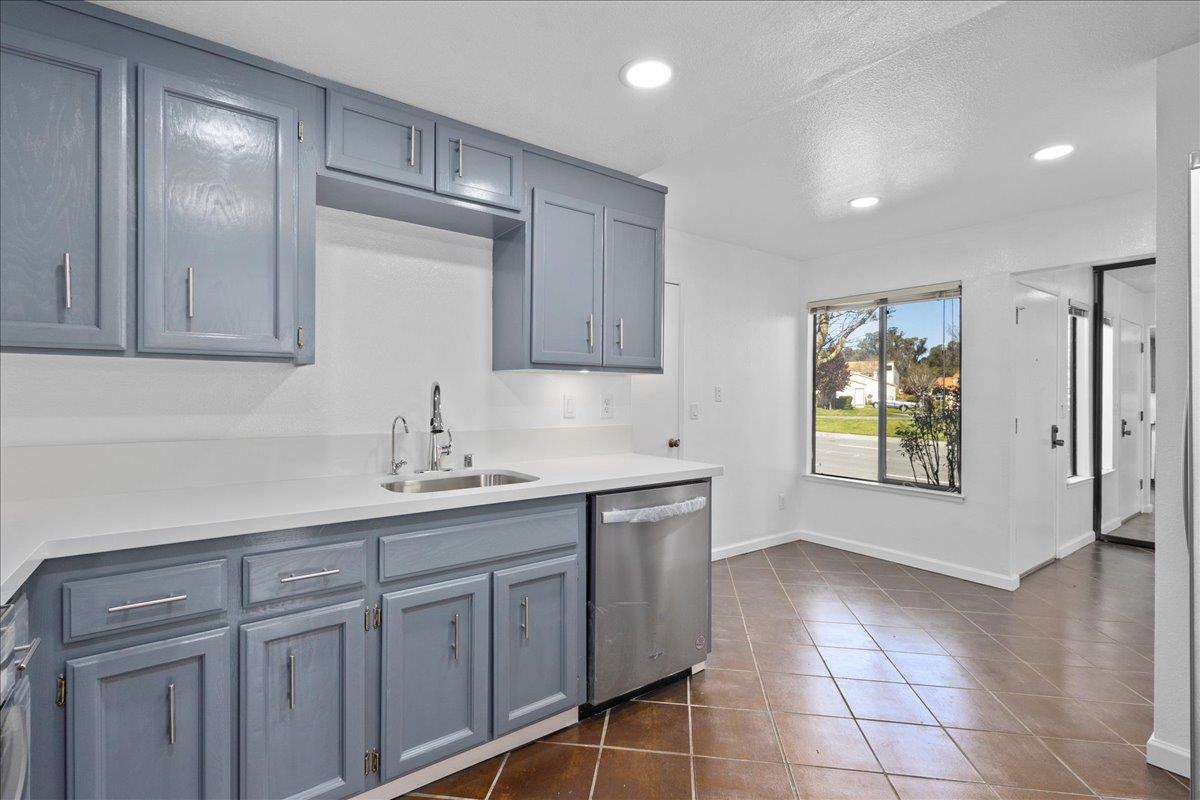 Detail Gallery Image 7 of 24 For 1 Aquamarine Ct, Hercules,  CA 94547 - 2 Beds | 1/1 Baths