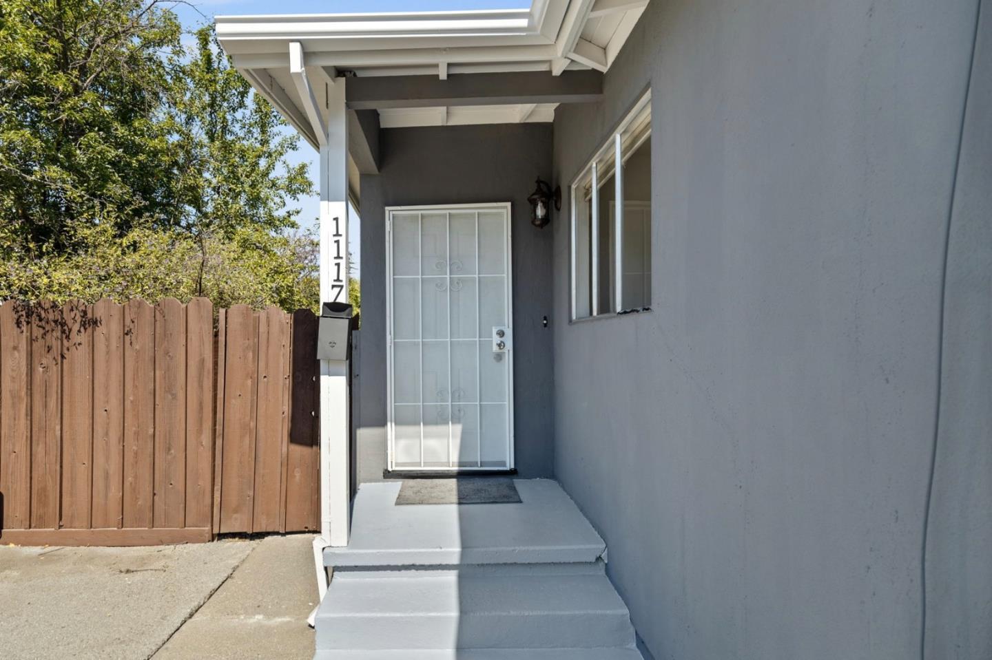 Detail Gallery Image 4 of 16 For 1115 Ruby St, Redwood City,  CA 94061 - 4 Beds | 2 Baths