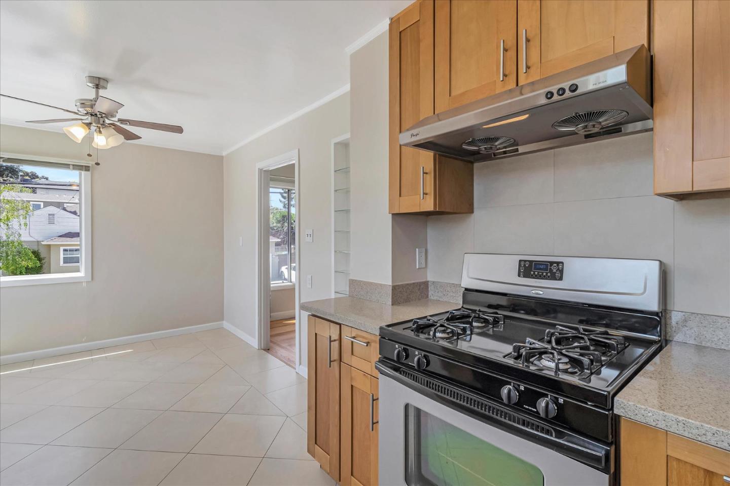 Detail Gallery Image 14 of 31 For 70 41st Ave #4,  San Mateo,  CA 94403 - 1 Beds | 1 Baths