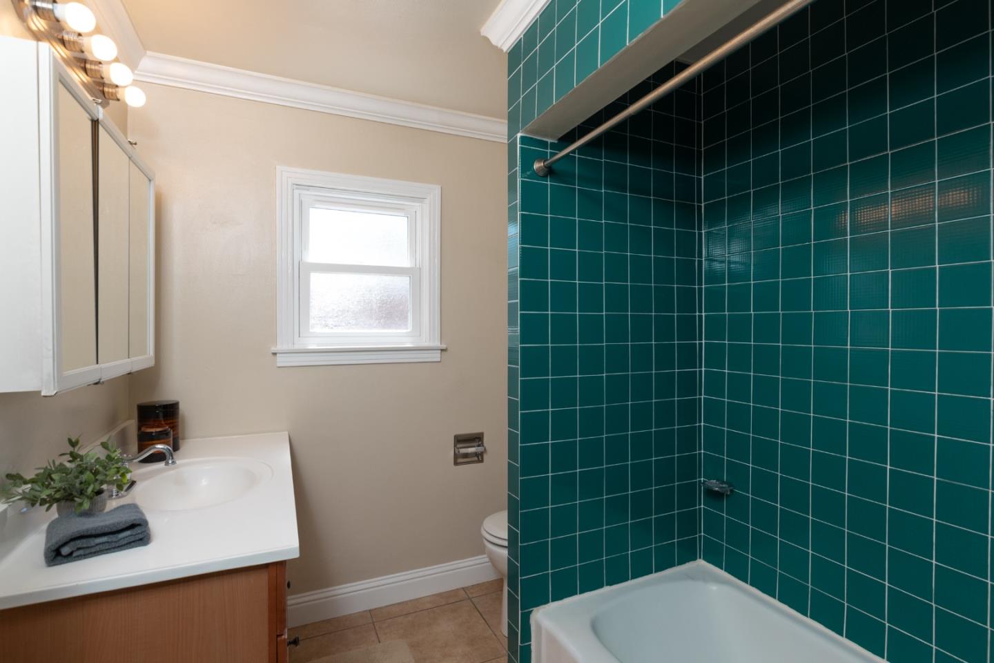 Detail Gallery Image 17 of 27 For 1738 Goodwin St, Seaside,  CA 93955 - 2 Beds | 2 Baths