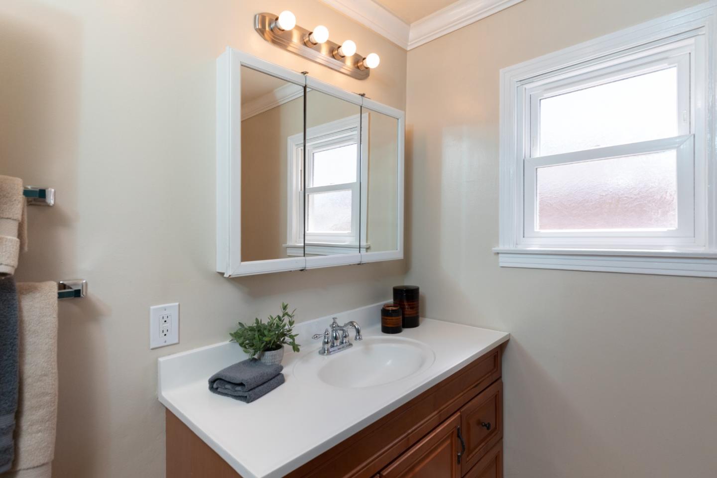 Detail Gallery Image 18 of 27 For 1738 Goodwin St, Seaside,  CA 93955 - 2 Beds | 2 Baths
