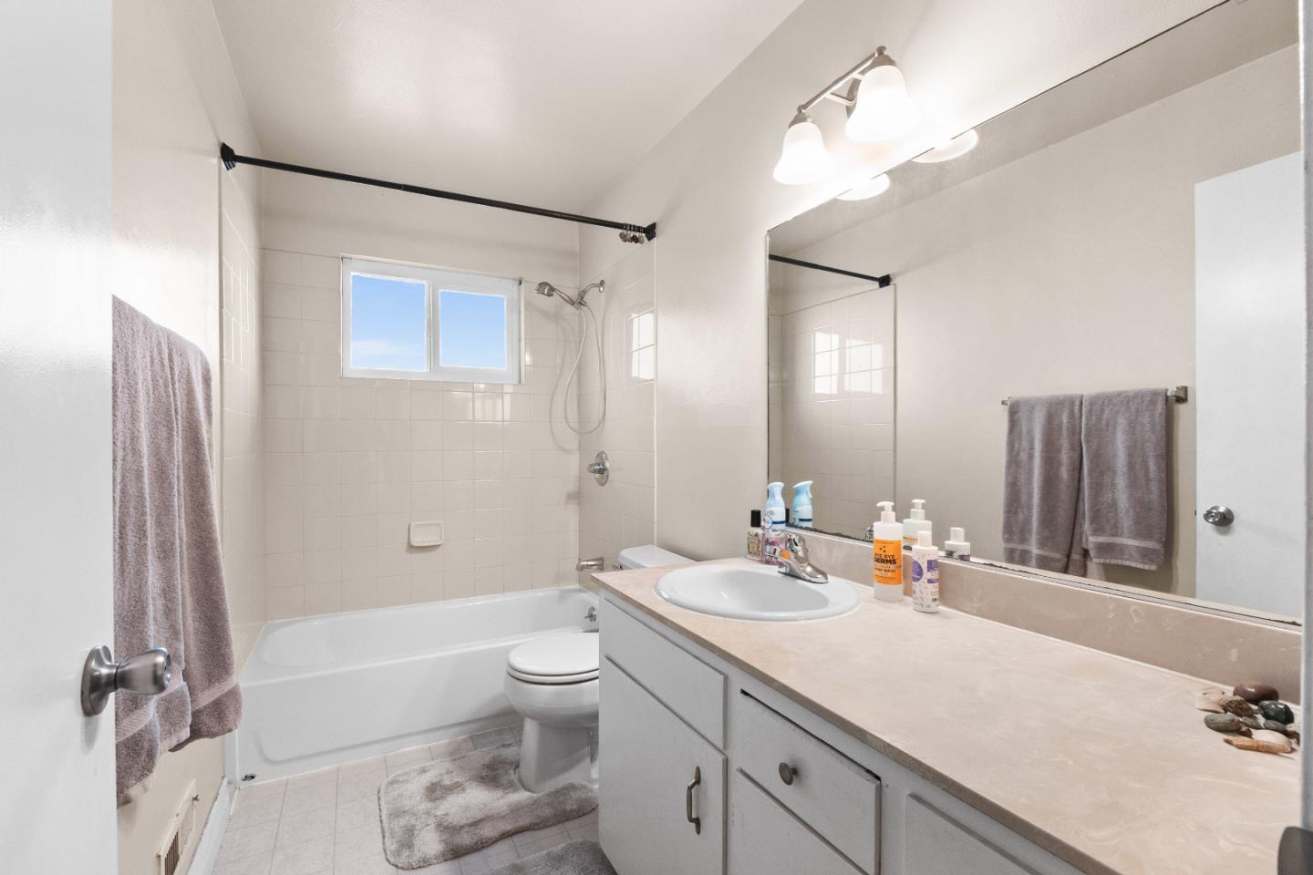 Detail Gallery Image 17 of 22 For 1801-1803 Ronie Way, San Jose,  CA 95124 - – Beds | – Baths