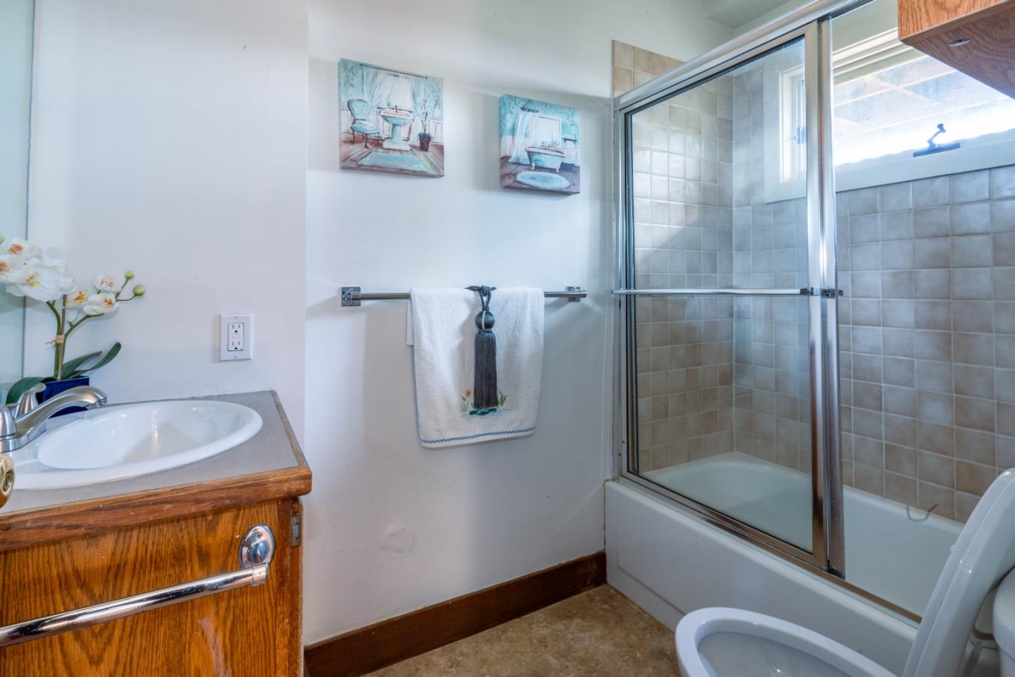 Detail Gallery Image 27 of 36 For 38 Panoramic Way, Berkeley,  CA 94704 - 3 Beds | 3/1 Baths