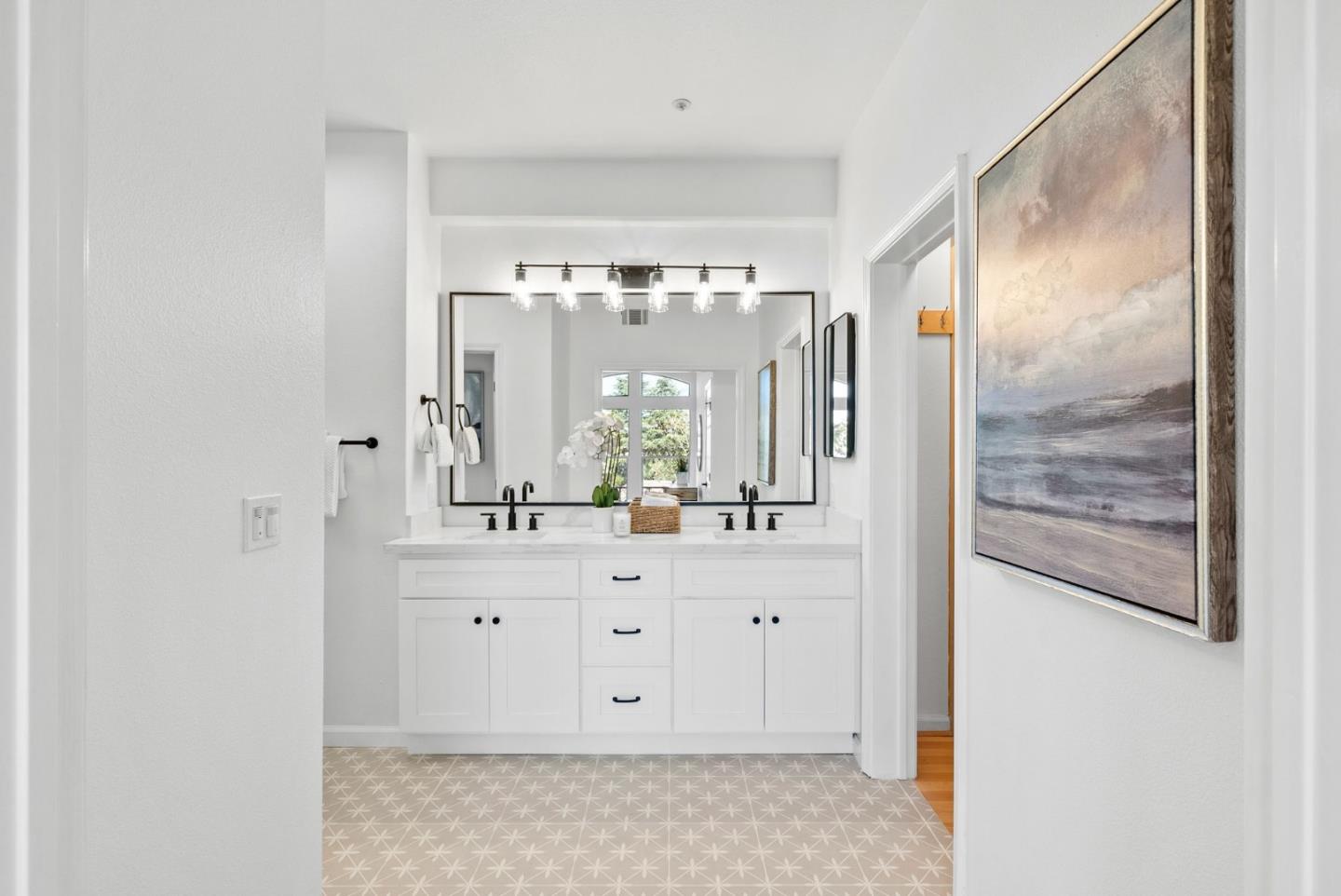 Detail Gallery Image 19 of 46 For 421 Kent Dr, Mountain View,  CA 94043 - 3 Beds | 2/1 Baths