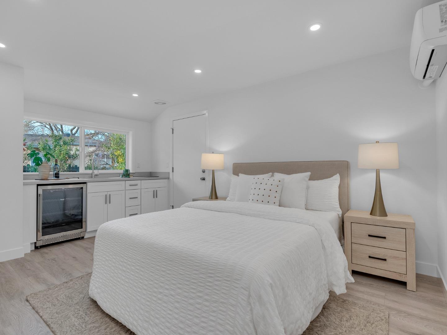 Detail Gallery Image 21 of 54 For 2 Delmar Ct, Redwood City,  CA 94063 - 3 Beds | 2 Baths