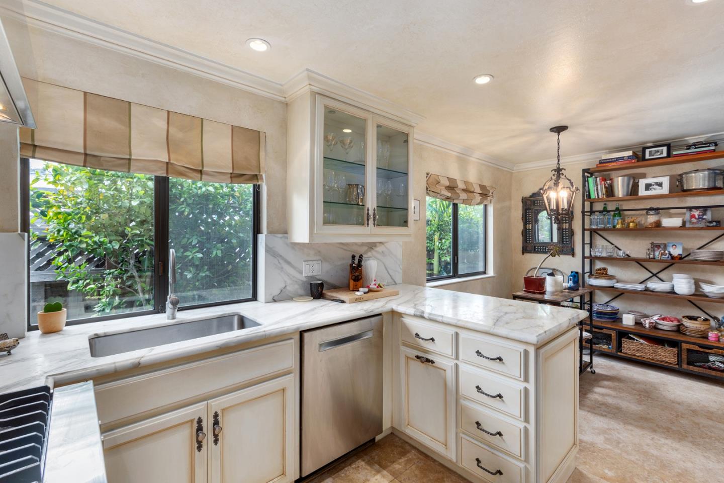 Detail Gallery Image 14 of 36 For 1556 Valota Rd, Redwood City,  CA 94061 - 3 Beds | 2/1 Baths