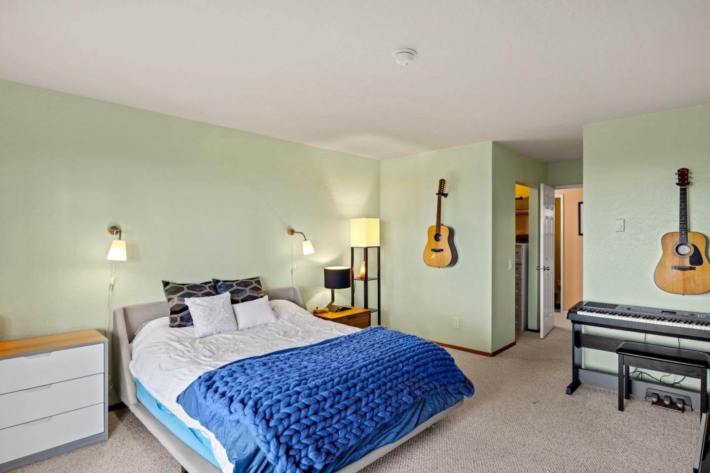 Detail Gallery Image 9 of 15 For 250 Forest Ridge Rd #2,  Monterey,  CA 93940 - 2 Beds | 1 Baths