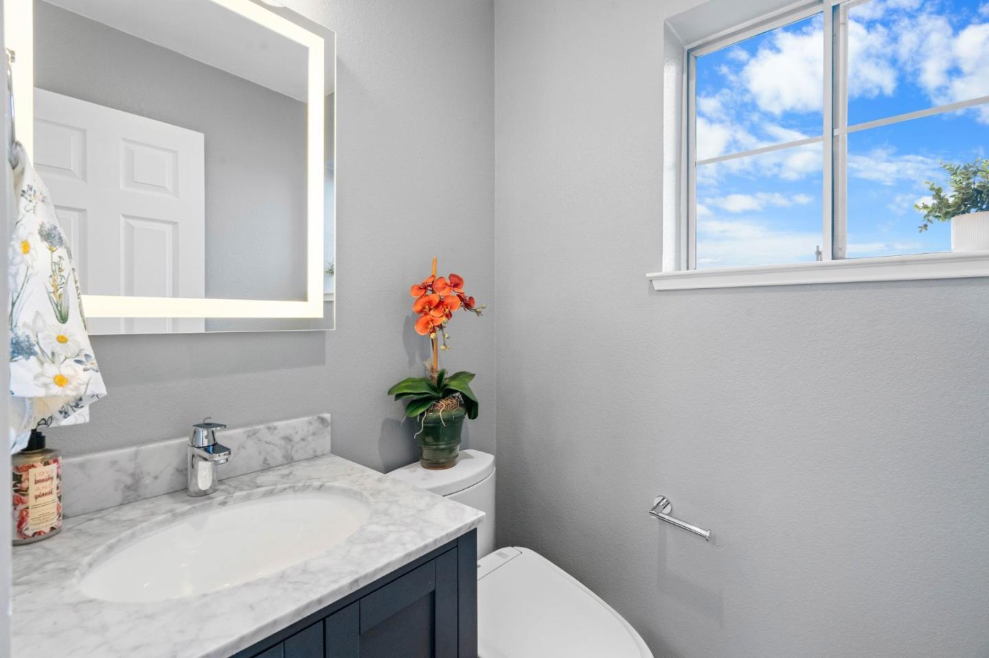 Detail Gallery Image 15 of 28 For 384 Genoa Dr, Redwood City,  CA 94065 - 2 Beds | 2/1 Baths