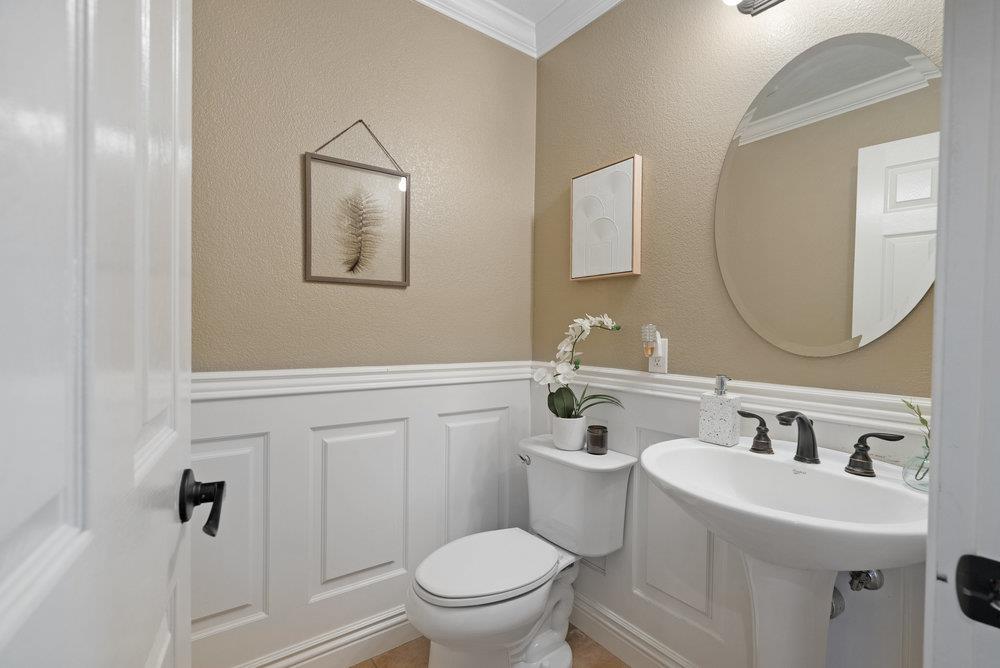 Detail Gallery Image 12 of 51 For 1050 Hirasaki Ct, Gilroy,  CA 95020 - 4 Beds | 2/1 Baths
