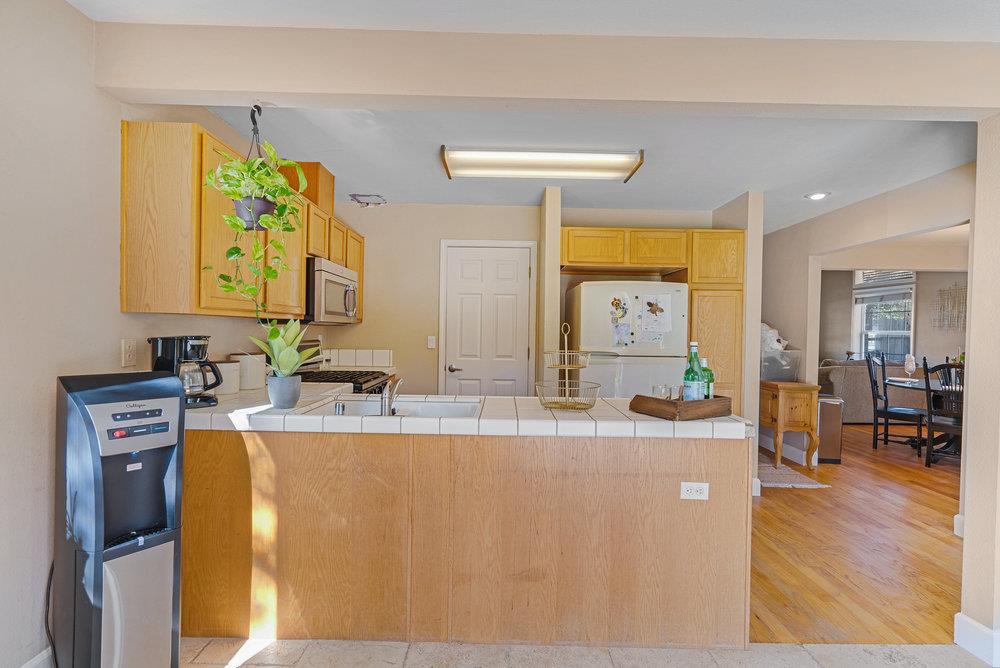 Detail Gallery Image 19 of 51 For 1050 Hirasaki Ct, Gilroy,  CA 95020 - 4 Beds | 2/1 Baths