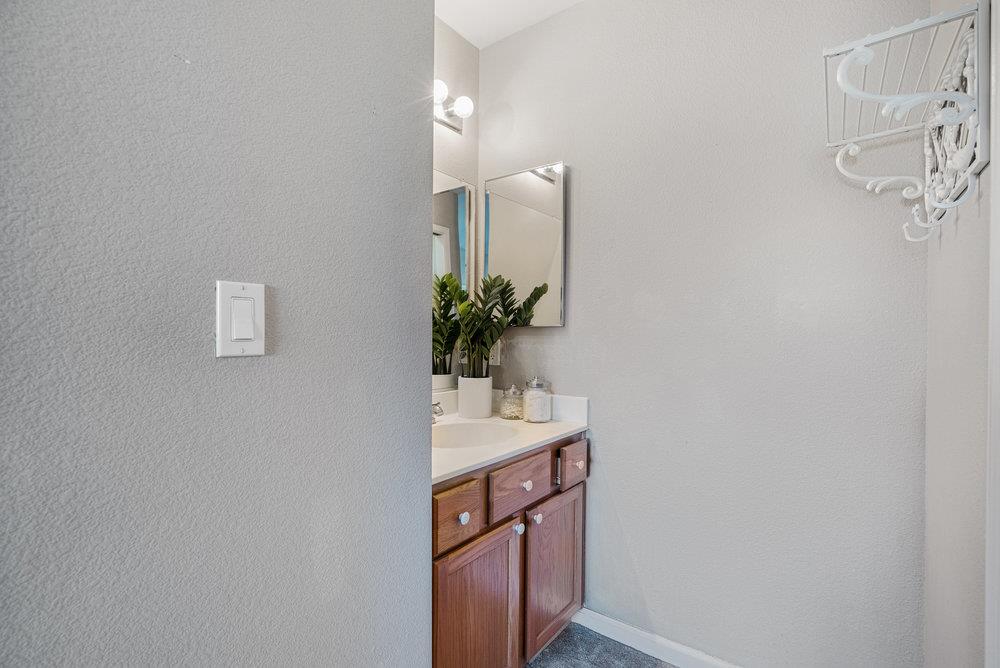 Detail Gallery Image 28 of 51 For 1050 Hirasaki Ct, Gilroy,  CA 95020 - 4 Beds | 2/1 Baths