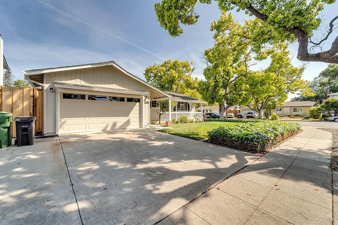 Photo of 2255 Highland Park Ln in Campbell, CA