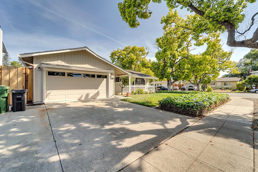 Detail Gallery Image 1 of 1 For 2255 Highland Park Ln, Campbell,  CA 95008 - 4 Beds | 2 Baths