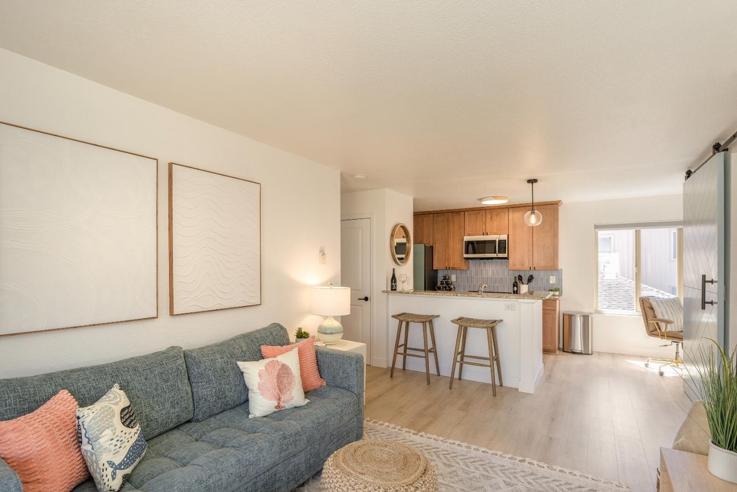 Detail Gallery Image 1 of 27 For 300 Glenwood Cir #308,  Monterey,  CA 93940 - 1 Beds | 1 Baths