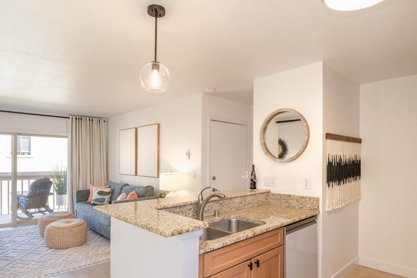Detail Gallery Image 4 of 27 For 300 Glenwood Cir #308,  Monterey,  CA 93940 - 1 Beds | 1 Baths