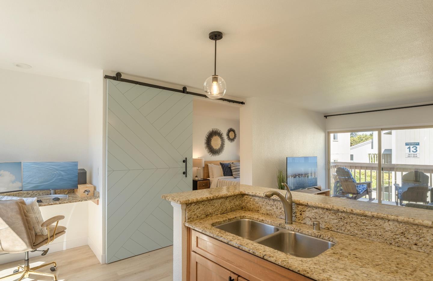 Detail Gallery Image 7 of 27 For 300 Glenwood Cir #308,  Monterey,  CA 93940 - 1 Beds | 1 Baths
