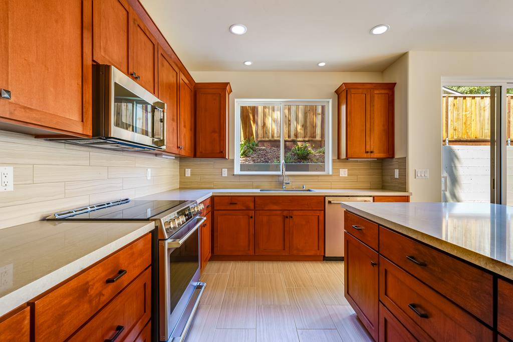 Detail Gallery Image 10 of 47 For 301 Coastal Oak Ct, Scotts Valley,  CA 95066 - 3 Beds | 2/1 Baths