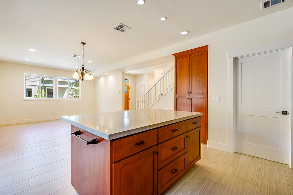 Detail Gallery Image 12 of 47 For 301 Coastal Oak Ct, Scotts Valley,  CA 95066 - 3 Beds | 2/1 Baths