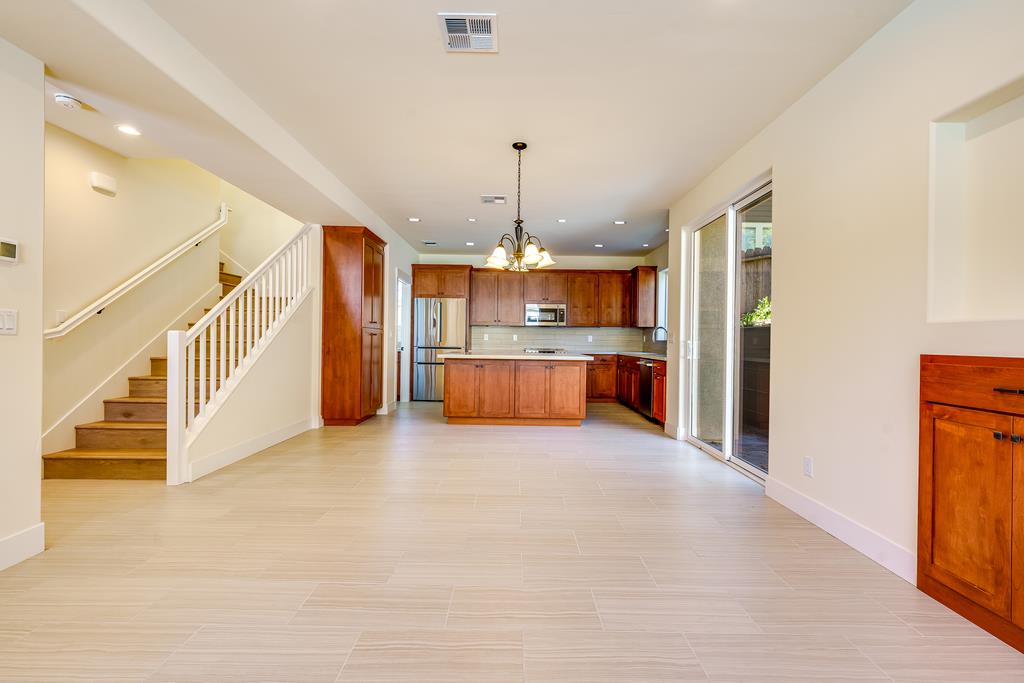 Detail Gallery Image 7 of 47 For 301 Coastal Oak Ct, Scotts Valley,  CA 95066 - 3 Beds | 2/1 Baths