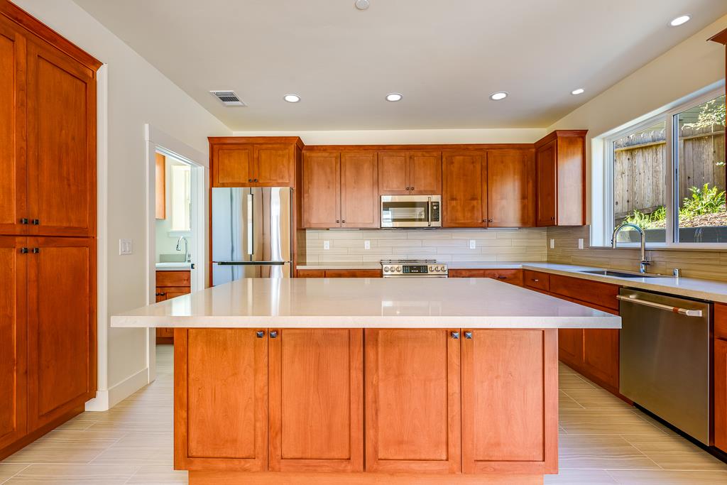 Detail Gallery Image 9 of 47 For 301 Coastal Oak Ct, Scotts Valley,  CA 95066 - 3 Beds | 2/1 Baths