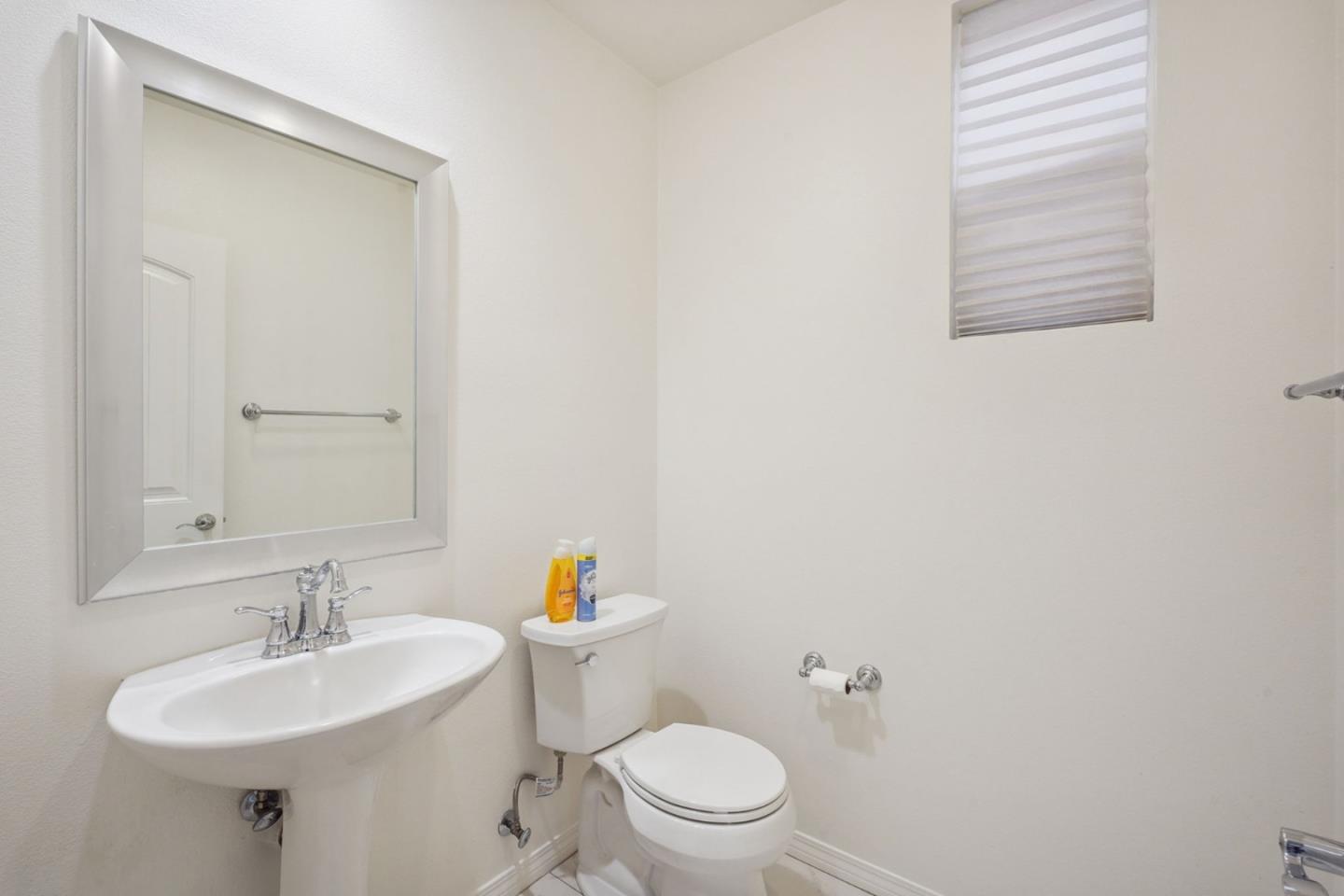 Detail Gallery Image 9 of 25 For 5858 Levi Ln, Van Nuys,  CA 91401 - 4 Beds | 2/1 Baths