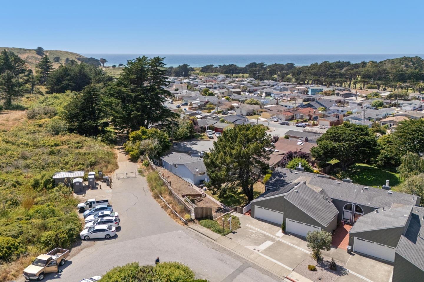 Detail Gallery Image 27 of 36 For 774 Bradford Way, Pacifica,  CA 94044 - 2 Beds | 2/1 Baths