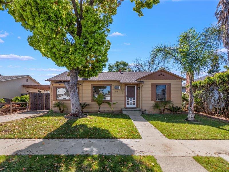 Detail Gallery Image 1 of 46 For 15561 Loma Vista Ave, Los Gatos,  CA 95032 - 3 Beds | 2 Baths